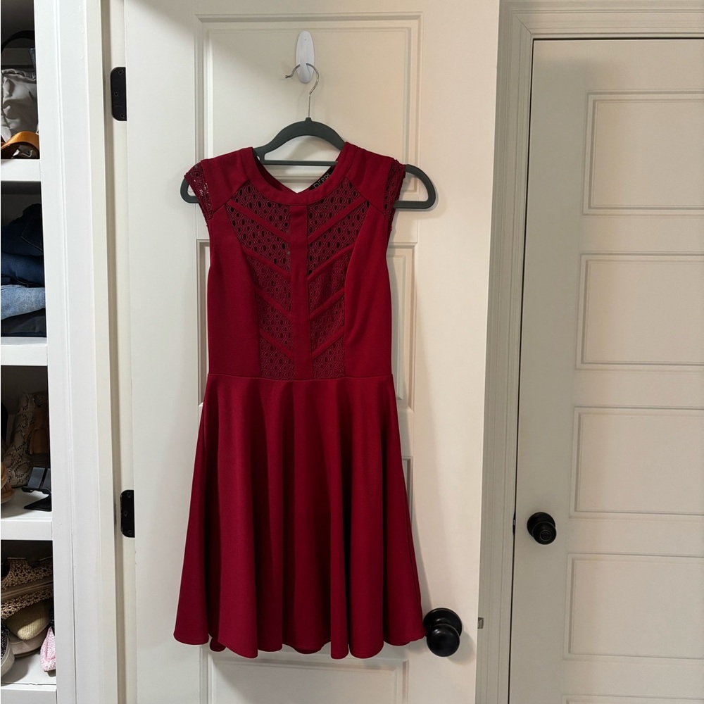 Chic Burgundy Lace Formal Dress
